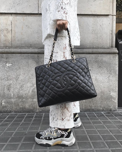 2019-07-15 16_57_25-Setdart.com _ Auction House en Instagram_ “This CHANEL bag, among others, will b