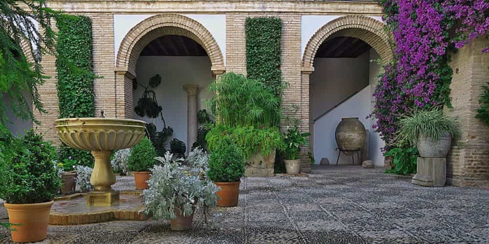 Vista de uno de los patios del palacio de Viana en Córdoba