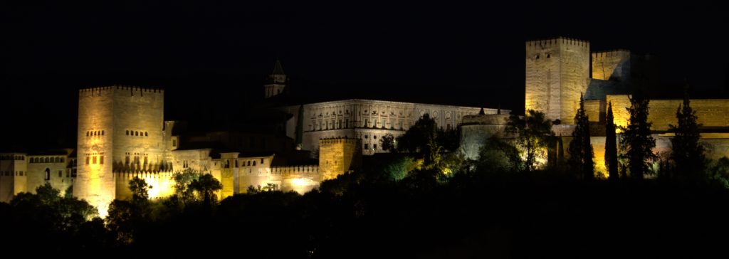 Planes para este verano: visita nocturna Alhambra