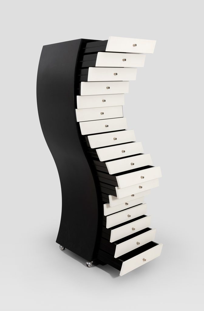 mobiliario de diseño con buenos remates en subasta