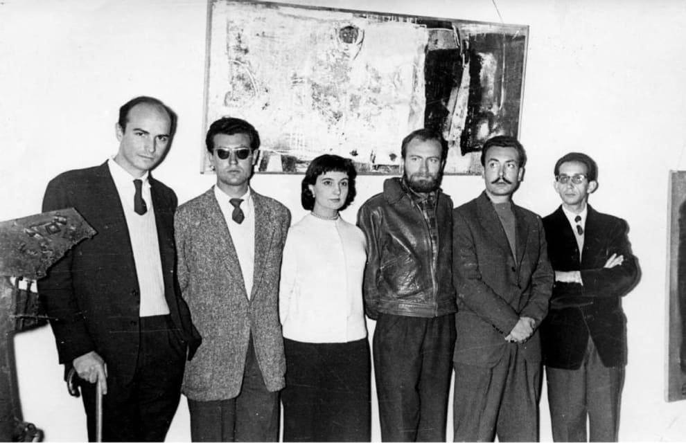 De izquierda a derecha Antonio Saura, Rafael Canogar, Juana Francés, Manolo Millares, Manuel Rivera y Manuel Conde. Galería Buchholz. Madrid, 1957.